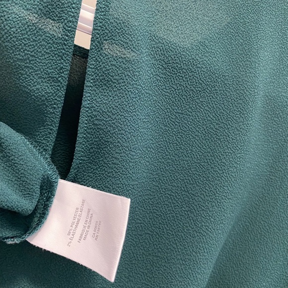 Reitmans emerald green top - Picture 4 of 4